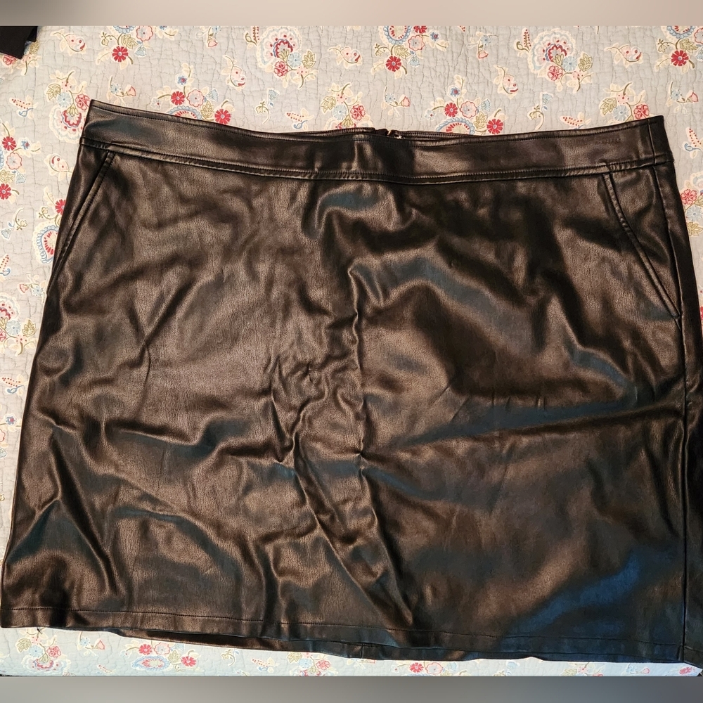 LOFT Black Mini Pencil Skirt for Night Out
